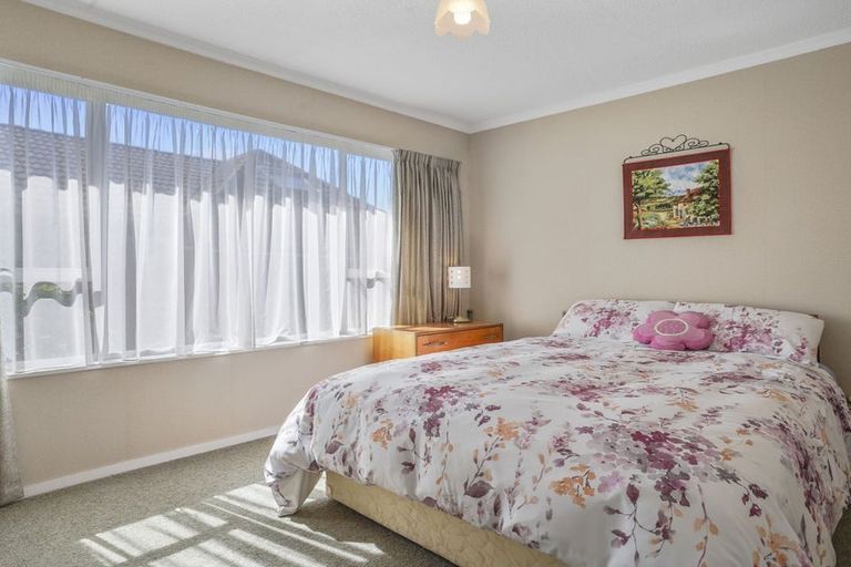 Photo of property in 86 Englefield Road, Northwood, Christchurch, 8051