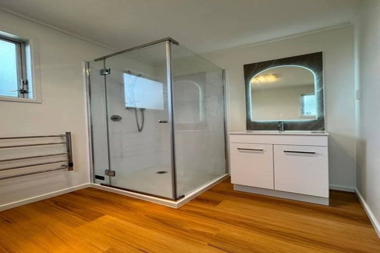 Photo of property in 1/60a View Road, Henderson, Auckland, 0612