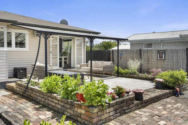 Photo of property in 298 Shakespeare Street, Leamington, Cambridge, 3432