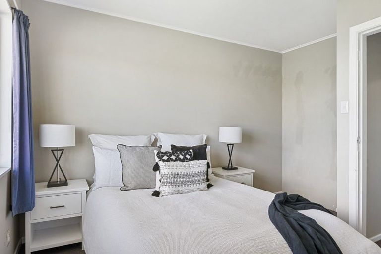 Photo of property in 23a Brooker Grove, Newlands, Wellington, 6037