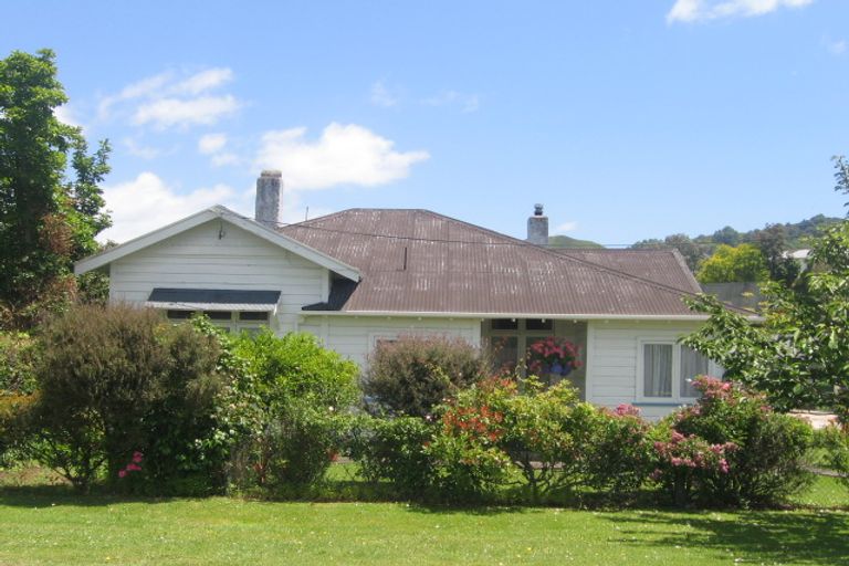Photo of property in 12 Tawhana Street, Te Kuiti, 3910