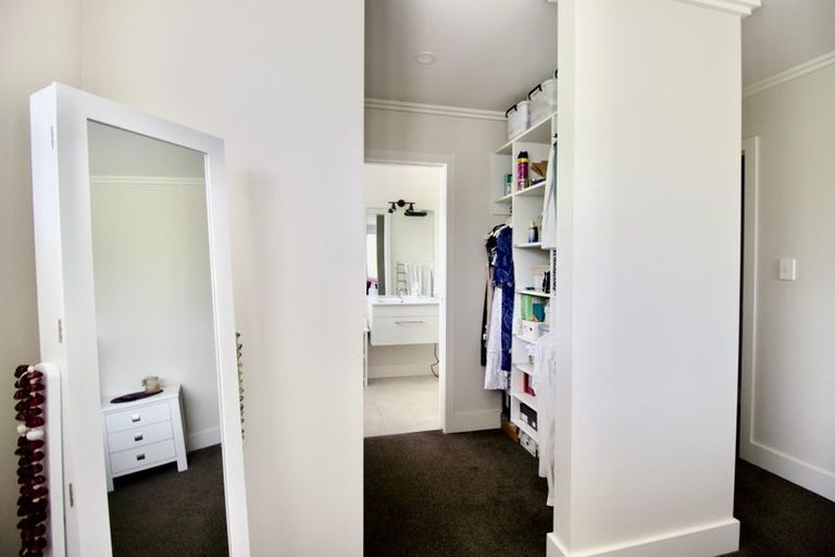 Photo of property in 17a Target Road, Totara Vale, Auckland, 0629
