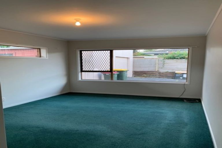 Photo of property in 2/48 Stanniland Street, Sunnyhills, Auckland, 2010