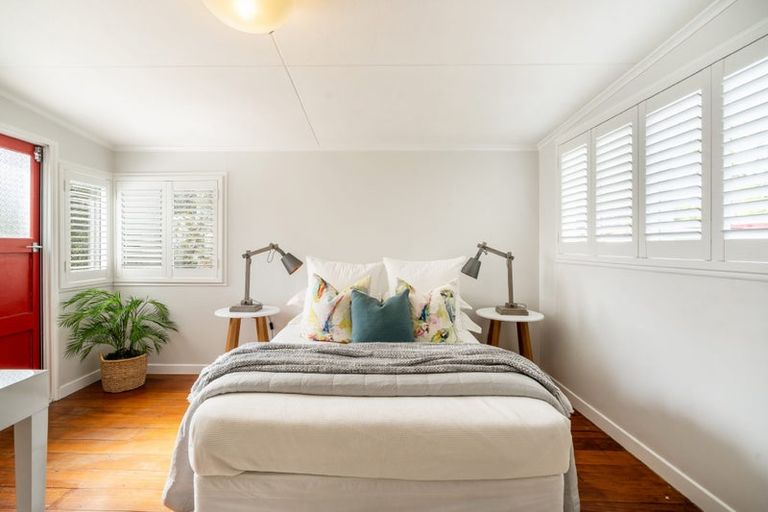 Photo of property in 42a Old Lake Road, Narrow Neck, Auckland, 0624