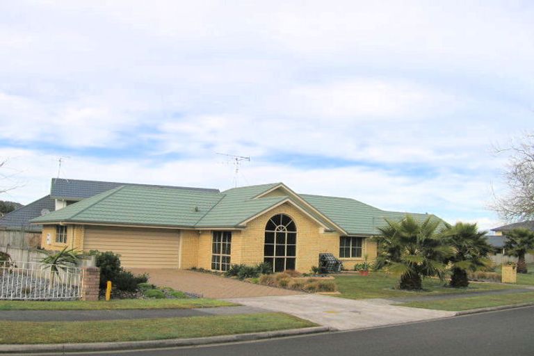 Photo of property in 2 Hereford Place, Grandview Heights, Hamilton, 3200