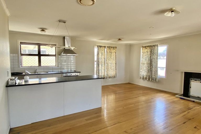 Photo of property in 488 East Coast Road, Windsor Park, Auckland, 0630