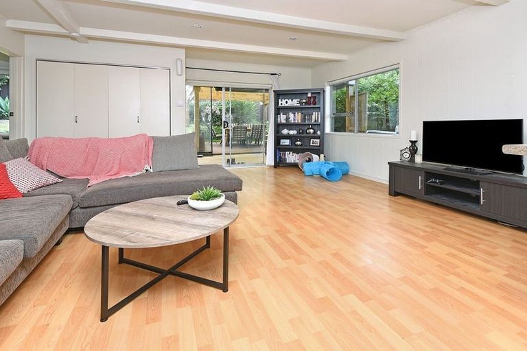 Photo of property in 3 Lilian Place, Farm Cove, Auckland, 2012