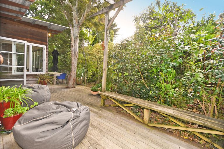 Photo of property in 20 Grand View Road, Leigh, 0985