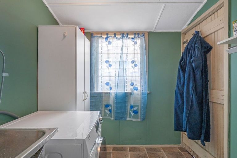 Photo of property in 11 Bear Street, Waverley, 4510