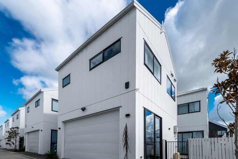 Photo of property in 4 Green Bamboo Road, Hobsonville, Auckland, 0616