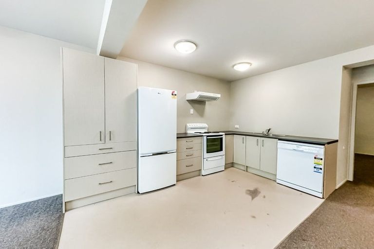 Photo of property in Sharella Living, 20 Glenmore Street, Thorndon, Wellington, 6011