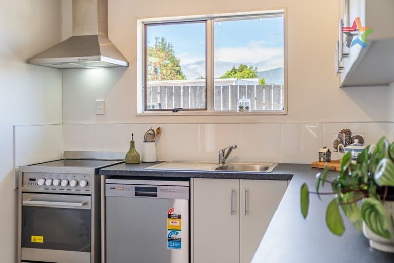 Photo of property in 69b Hartford Crescent, Totara Park, Upper Hutt, 5018