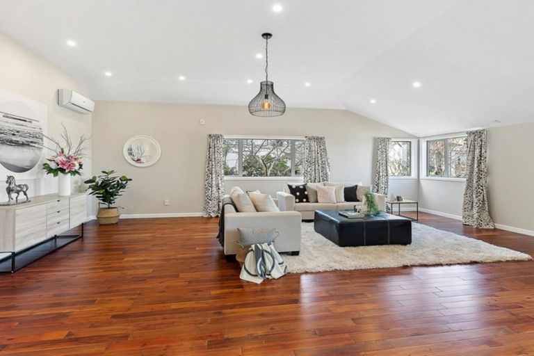 Photo of property in 9 Inverell Way, Seatoun, Wellington, 6022