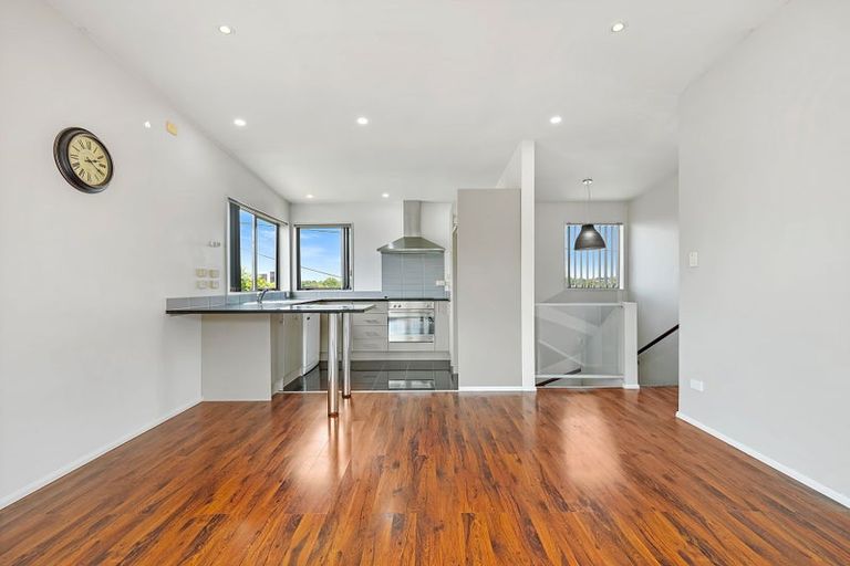 Photo of property in 1/18 Forrest Hill Road, Forrest Hill, Auckland, 0620