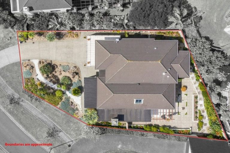 Photo of property in 5 Onemana Way, Te Atatu Peninsula, Auckland, 0610