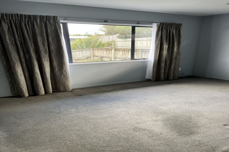 Photo of property in 71a Buscomb Avenue, Henderson, Auckland, 0610