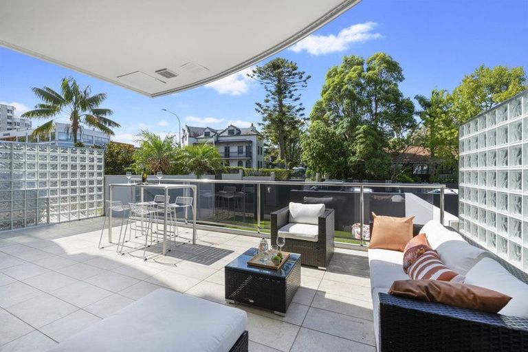 Photo of property in 175h Hurstmere Road, Takapuna, Auckland, 0622