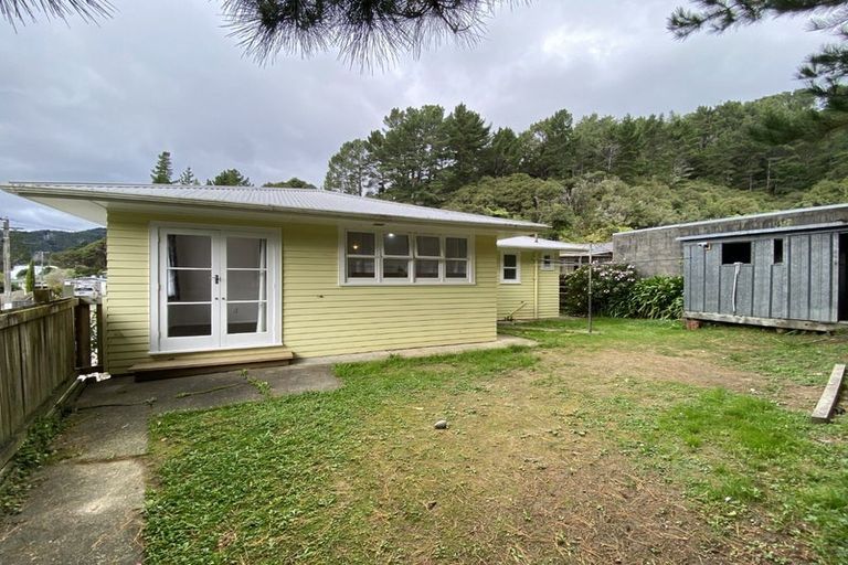 Photo of property in 19 Shackleton Grove, Stokes Valley, Lower Hutt, 5019
