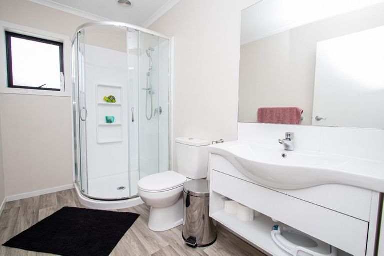 Photo of property in 2/9 Heath Street, Saint Andrews, Hamilton, 3200