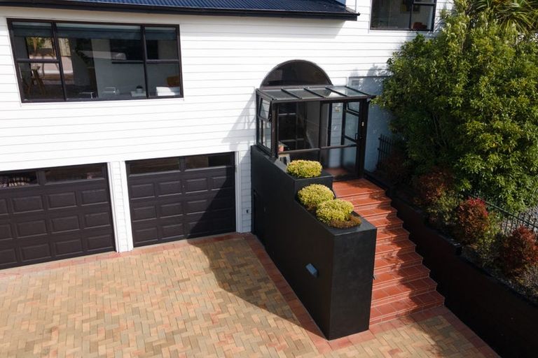 Photo of property in 8 Hillview Crescent, Paparangi, Wellington, 6037