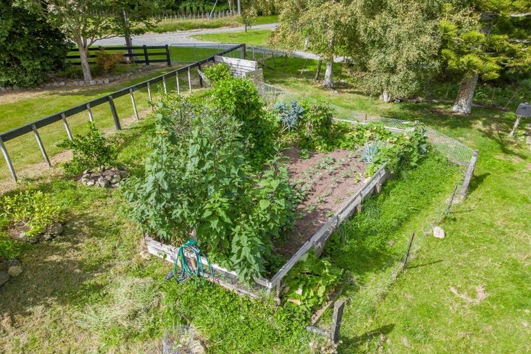 Photo of property in 266 North Manakau Road, Manakau, Levin, 5573