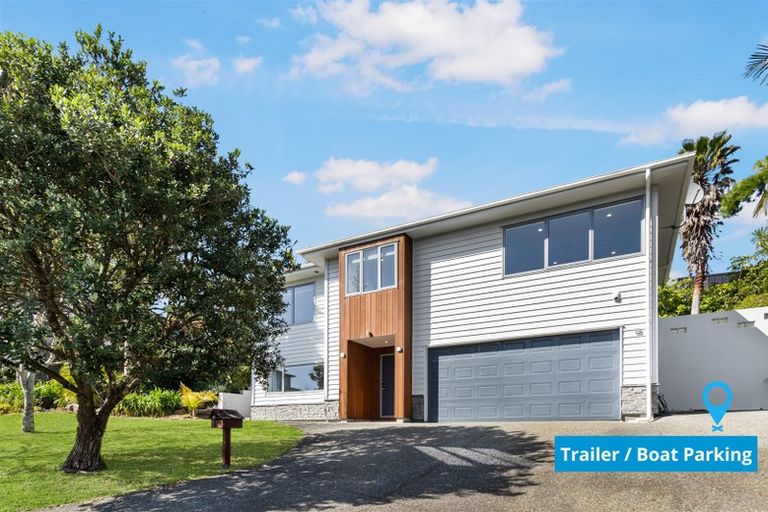 Photo of property in 30 Margaret Henry Crescent, Oteha, Auckland, 0632