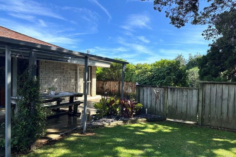 Photo of property in 25a Mcfarlane Street, Oakura, 4314