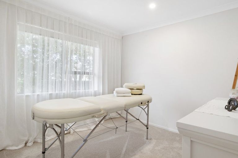 Photo of property in 36 Edgewater Parade, Waiuku, 2123