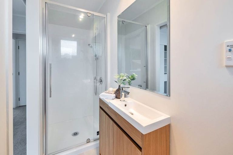 Photo of property in 5 Naviti Place, Browns Bay, Auckland, 0630