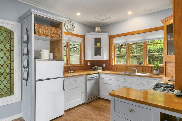 Photo of property in 27 Marine Parade, Macandrew Bay, Dunedin, 9014