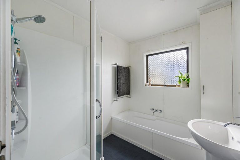 Photo of property in 33 Duckworth Crescent, Greenmeadows, Napier, 4112