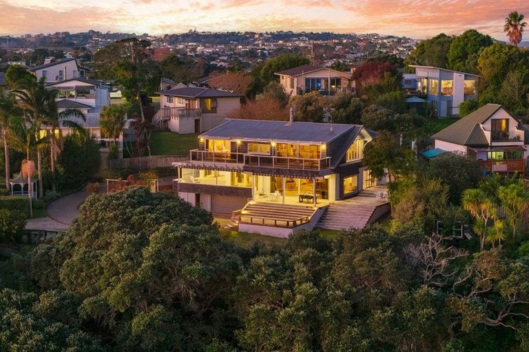 Photo of property in 819 Whangaparaoa Road, Manly, Whangaparaoa, 0930