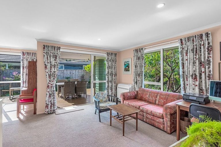 Photo of property in 82 Waipunahau Road, Waikanae, 5036