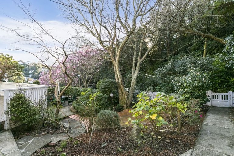 Photo of property in 15 Lower North Terrace, Kelburn, Wellington, 6012