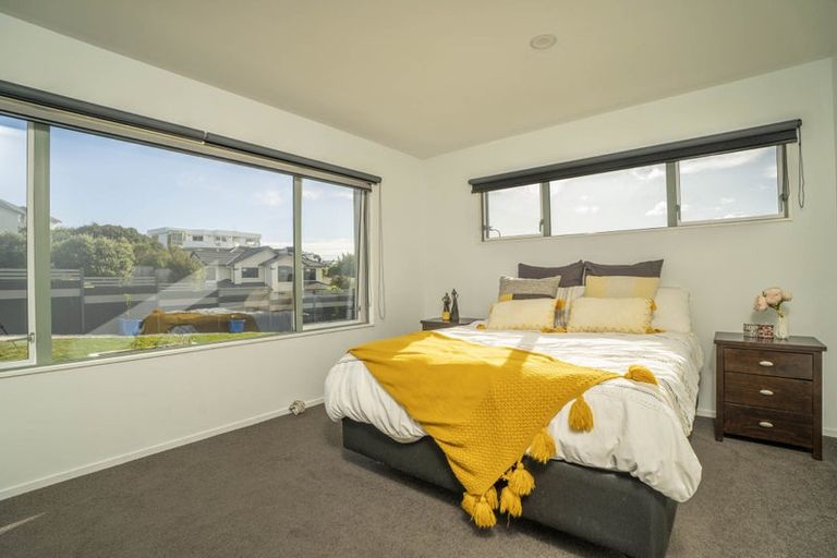Photo of property in 12 Pendennis Point, Camborne, Porirua, 5026