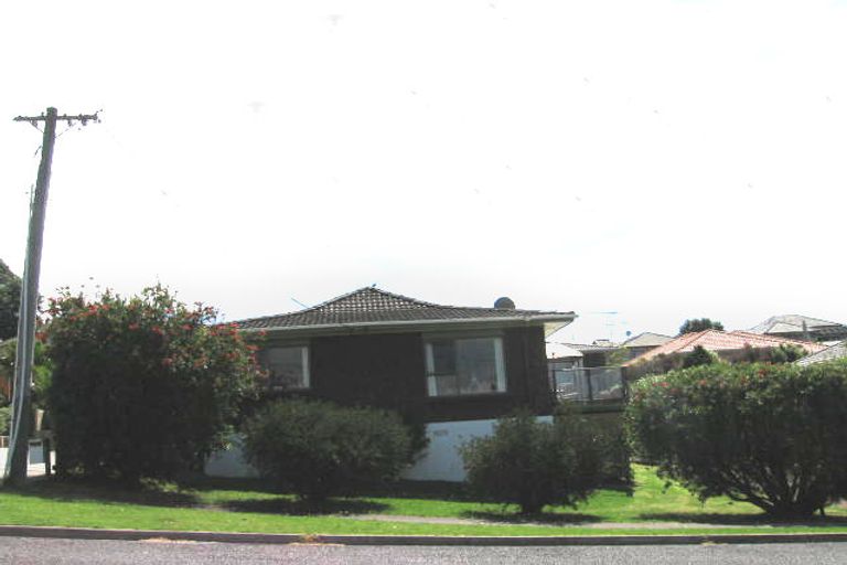 Photo of property in 1/18 Auld Street, Torbay, Auckland, 0630
