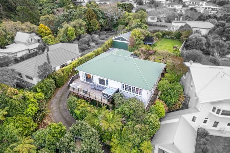 Photo of property in 6 Onehuka Road, Tirohanga, Lower Hutt, 5010
