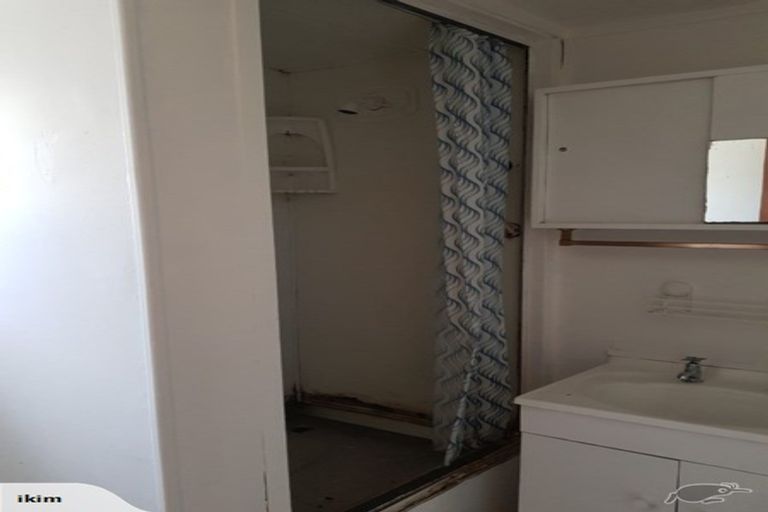 Photo of property in 35 Easton Park Parade, Glenfield, Auckland, 0629