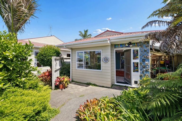 Photo of property in 6 Lillian Place, Orewa, 0931