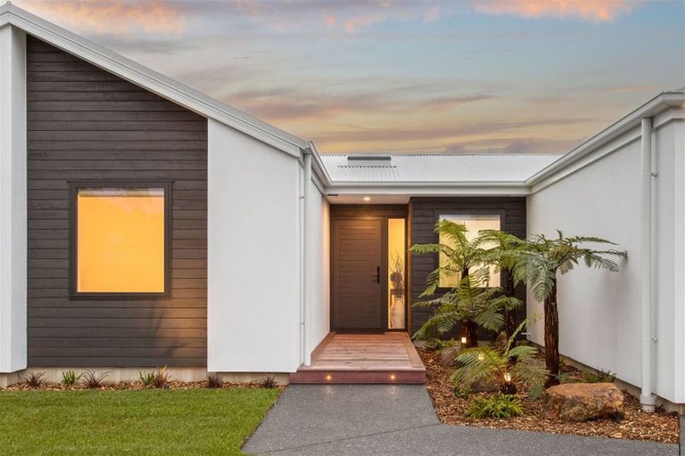 Photo of property in 82 Leistrella Road, Hoon Hay, Christchurch, 8025