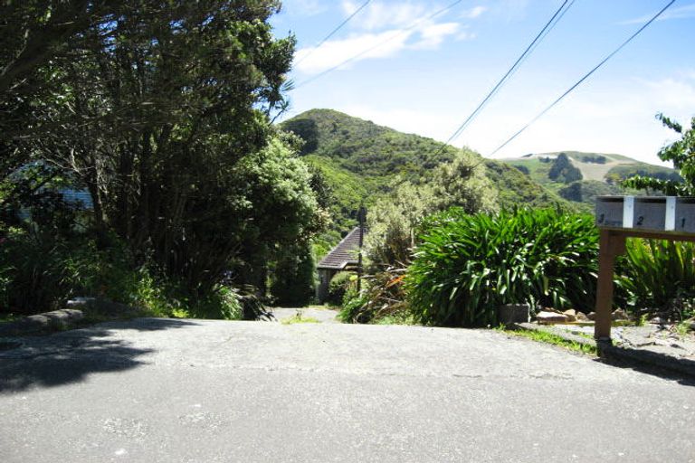 Photo of property in 2/8 Narbada Crescent, Khandallah, Wellington, 6035