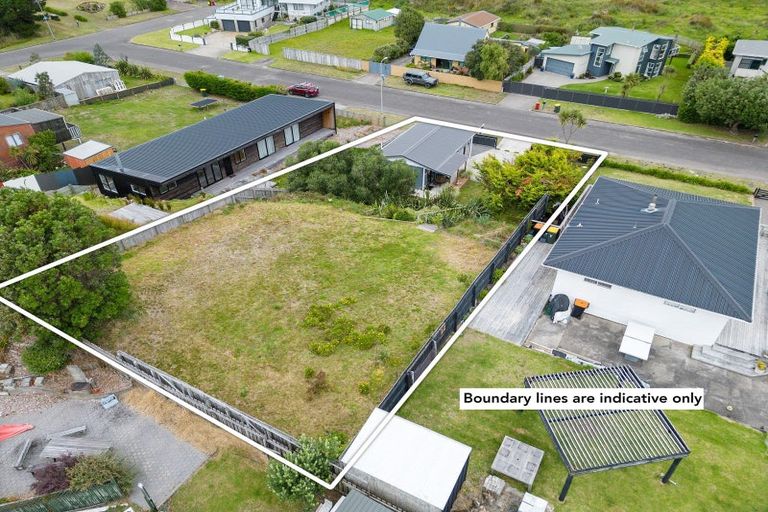 Photo of property in 7 James Street, Waikawa Beach, Manakau, 5573