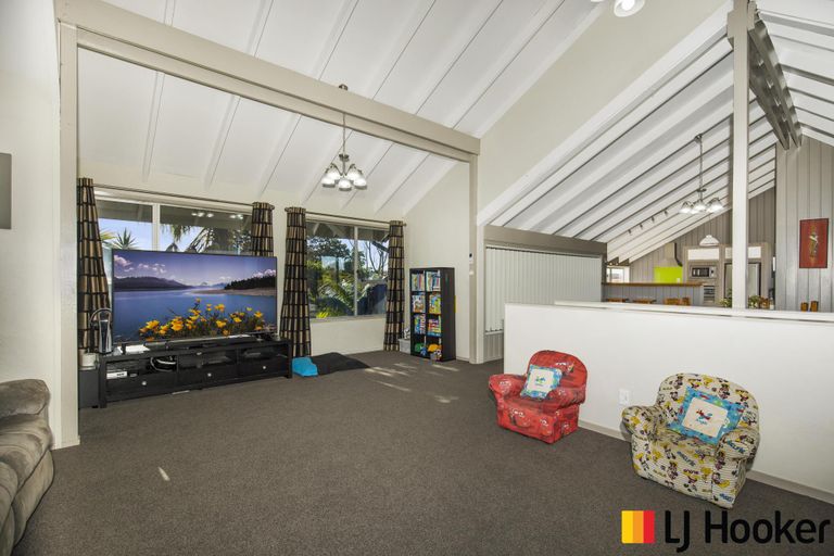 Photo of property in 27 Balgowan Terrace, Conifer Grove, Takanini, 2112