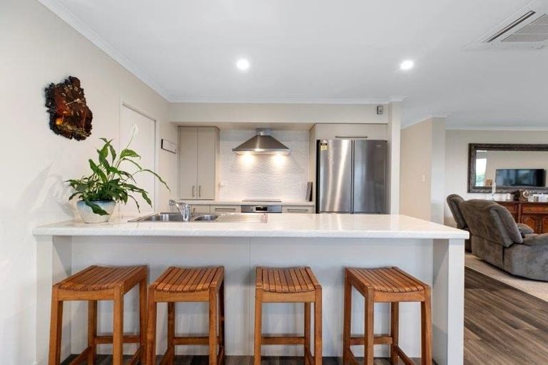 Photo of property in 2 Dayna Avenue, Ohauiti, Tauranga, 3112