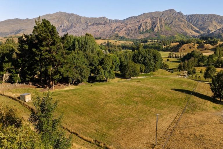 Photo of property in 28 Hogans Gully Road, Arrowtown, 9371