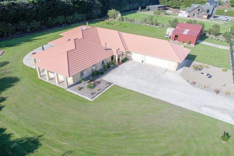 Photo of property in 50 Waicola Drive, Fitzherbert, Palmerston North, 4471