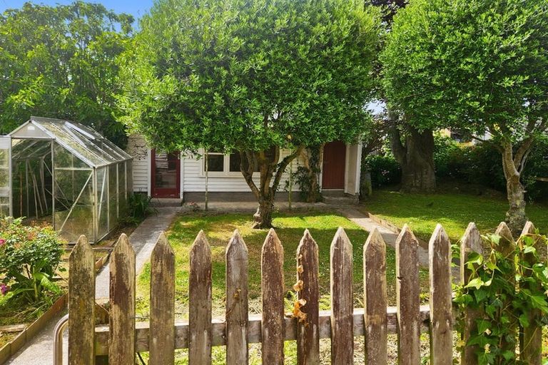 Photo of property in 35 Ropata Crescent, Boulcott, Lower Hutt, 5010