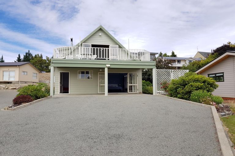 Photo of property in 16 O'neill Place, Lake Tekapo, 7999