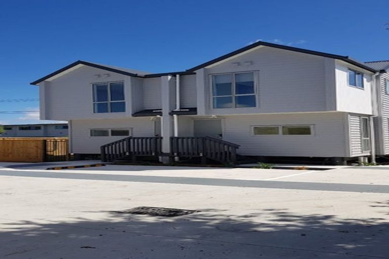 Photo of property in 1/51 Wharf Road, Te Atatu Peninsula, Auckland, 0610