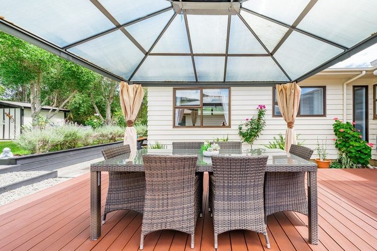 Photo of property in 42 Kaitawa Crescent, Paraparaumu, 5032